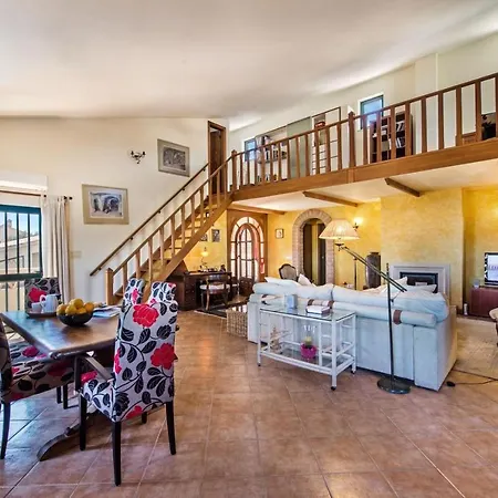 Sleeps 4 Pool Air Con Wifi 빌라 알고스
