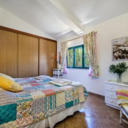 Sleeps 4 Pool Air Con Wifi 빌라
