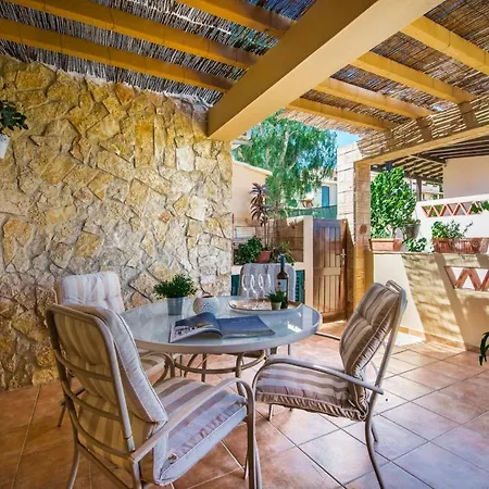 Sleeps 4 Pool Air Con Wifi * 알고스