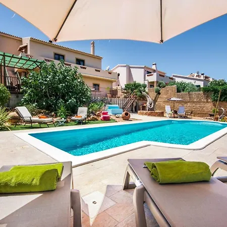 Sleeps 4 Pool Air Con Wifi