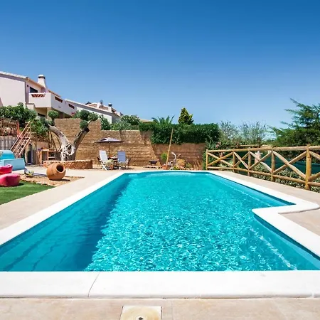 Sleeps 4 Pool Air Con Wifi 빌라 *